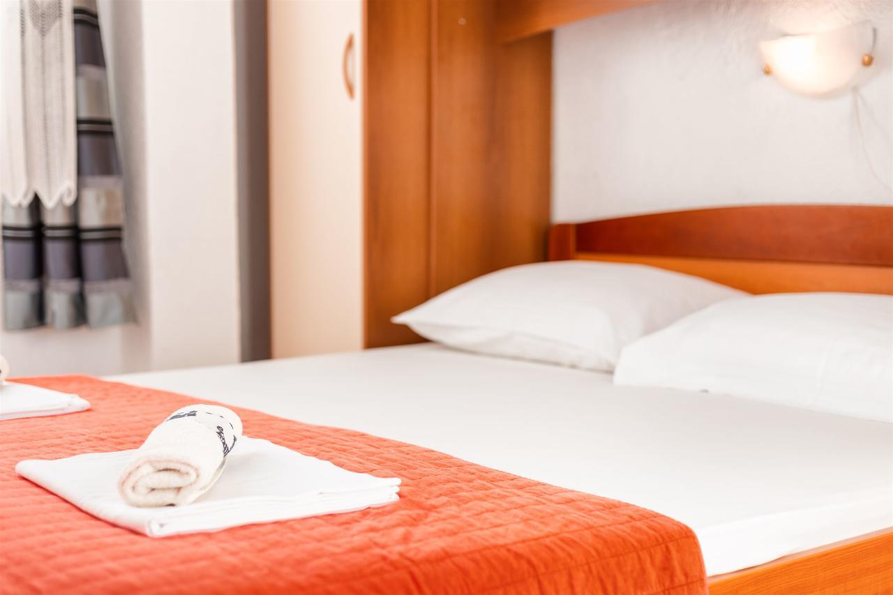 Apartments Zanze Vodice Eksteriør billede